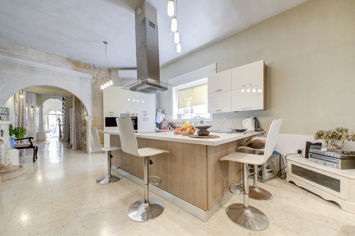 Image No.4-5 Bed Property for sale