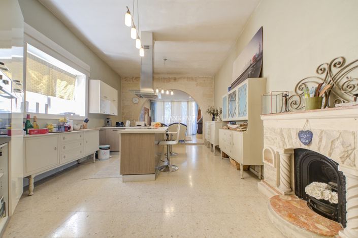 Image No.5-5 Bed Property for sale