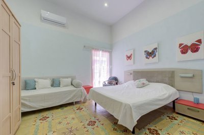 feb7f32b-bd39-47d3-95c5-3ba92c15d414