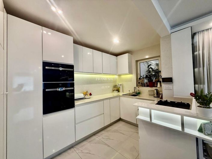 Image No.5-3 Bed Property for sale