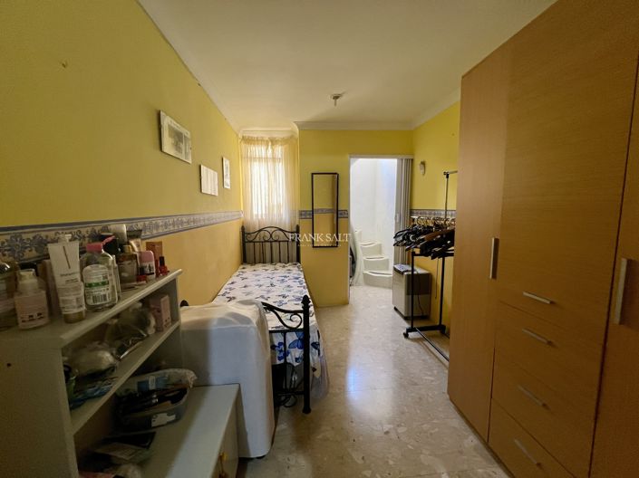 Image No.10-3 Bed Property for sale