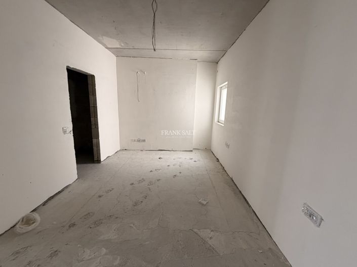 Image No.10-1 Bed Property for sale