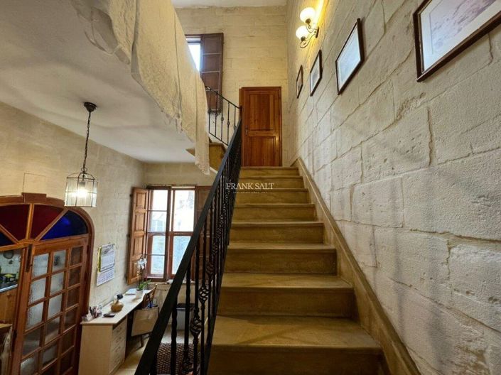 Image No.7-5 Bed Property for sale