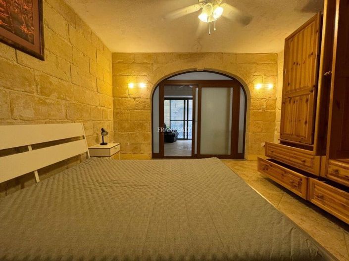Image No.9-5 Bed Property for sale