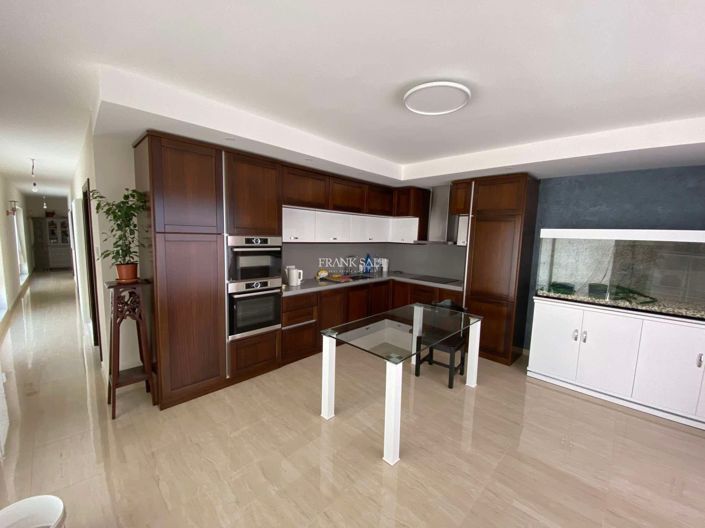 Image No.4-2 Bed Property for sale