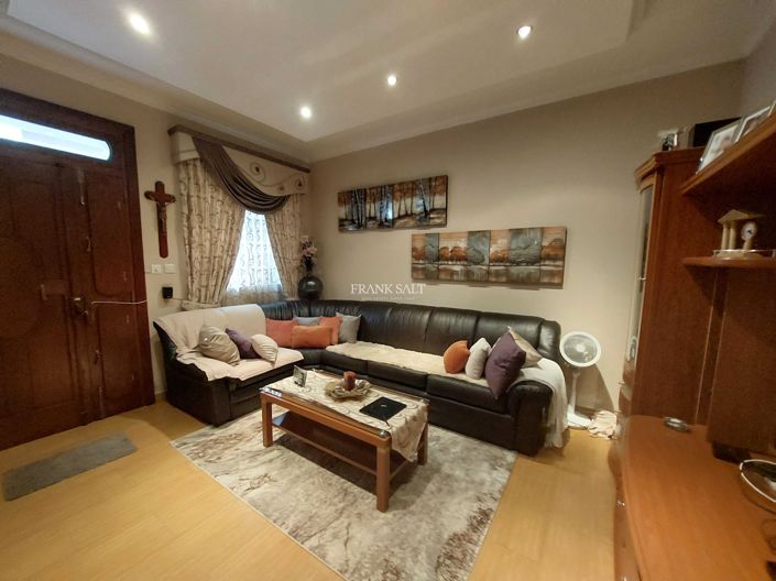 Image No.2-2 Bed Property for sale