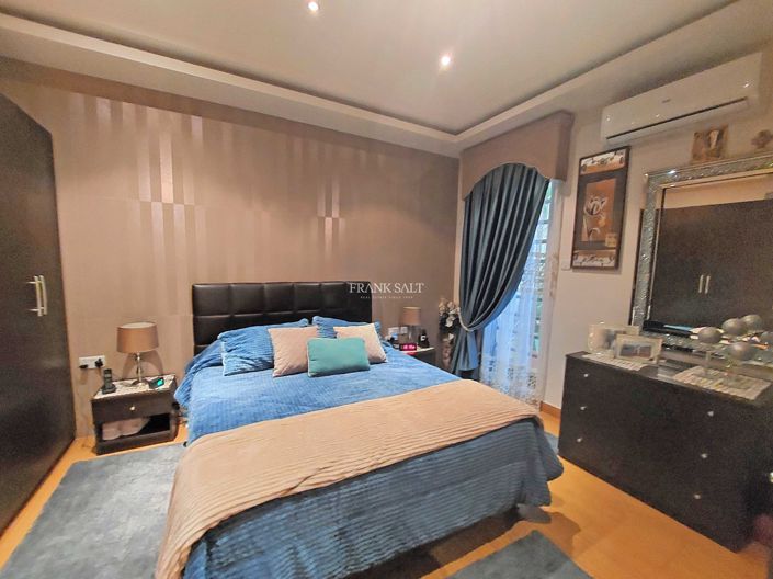 Image No.9-2 Bed Property for sale