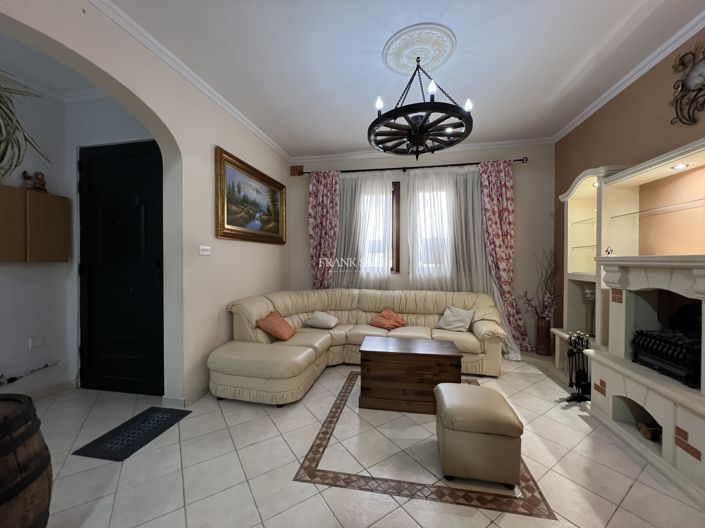 Image No.3-3 Bed Property for sale