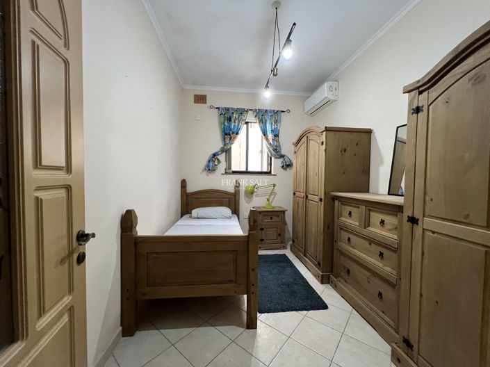 Image No.6-3 Bed Property for sale