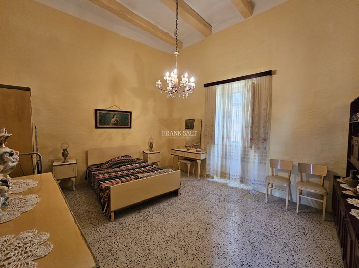Image No.13-3 Bed Property for sale
