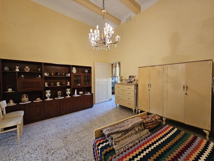 Image No.15-3 Bed Property for sale