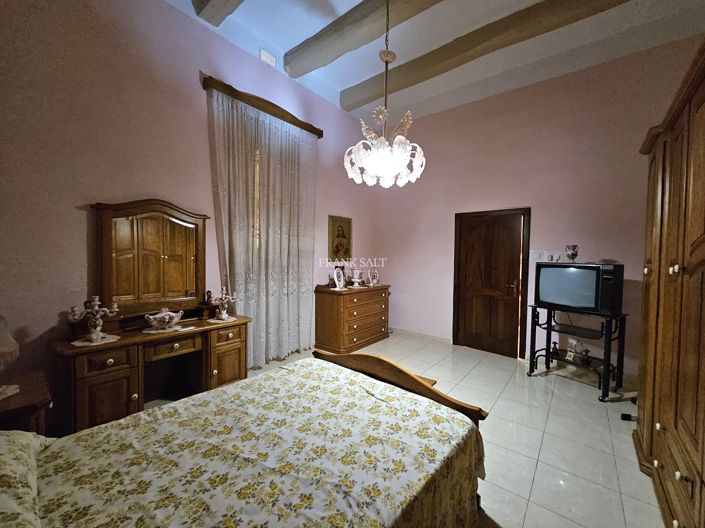 Image No.18-3 Bed Property for sale