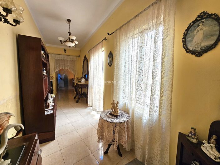 Image No.5-3 Bed Property for sale