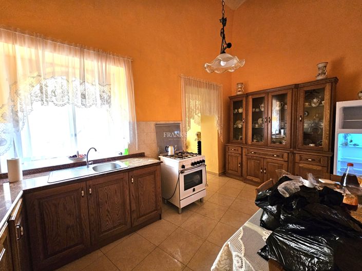 Image No.7-3 Bed Property for sale