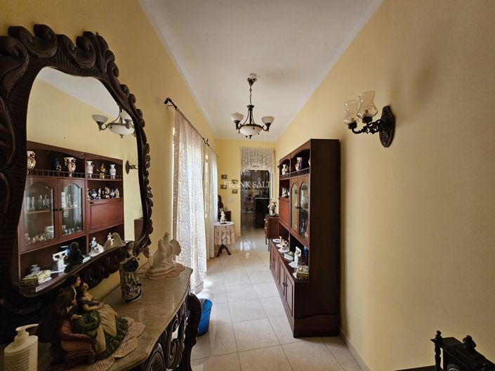 Image No.8-3 Bed Property for sale