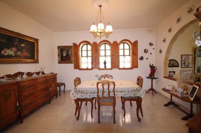 Image No.3-3 Bed Property for sale