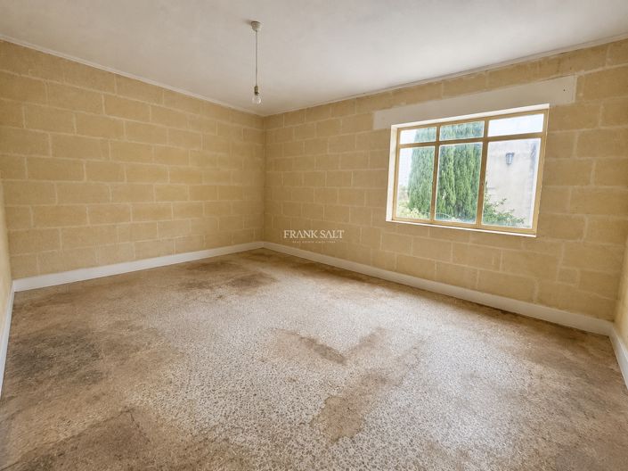 Image No.3-5 Bed Property for sale