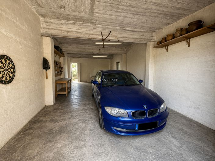 Image No.5-5 Bed Property for sale