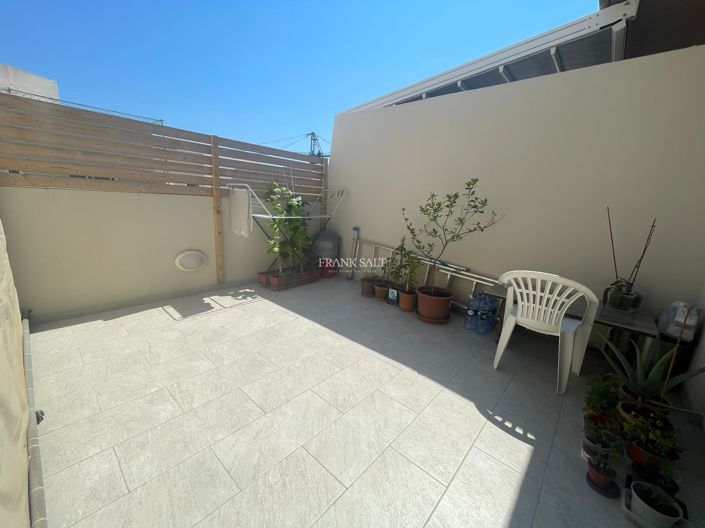 Image No.10-2 Bed Property for sale
