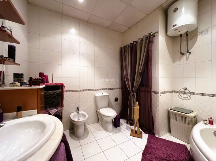 Image No.10-3 Bed Property for sale