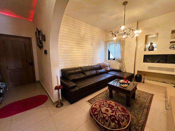 Image No.2-Propriété de 3 chambres à vendre à Paola