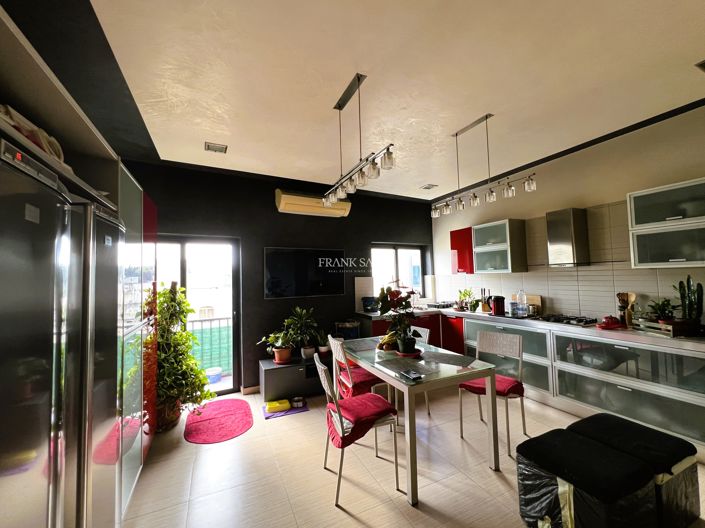 Image No.7-3 Bed Property for sale