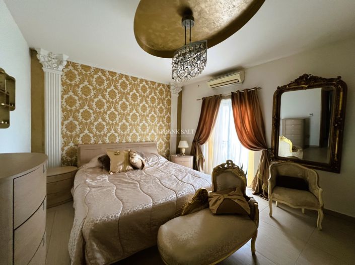 Image No.8-3 Bed Property for sale