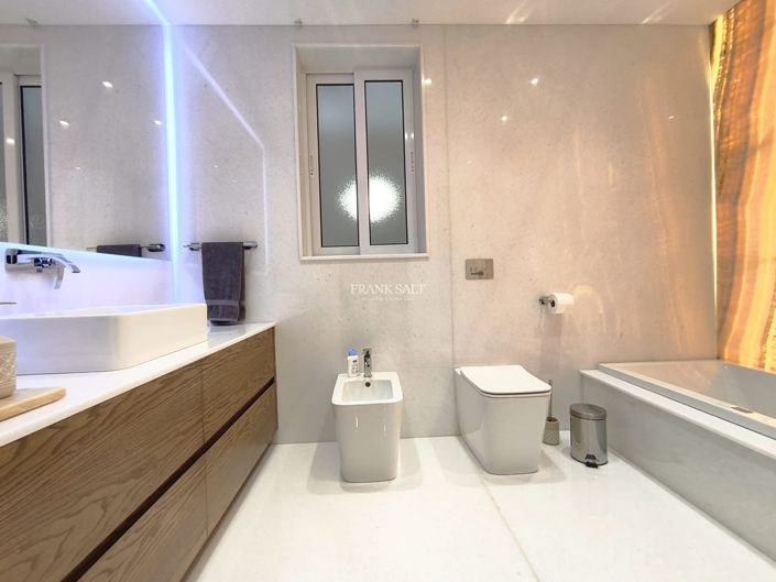 Image No.5-3 Bed Property for sale