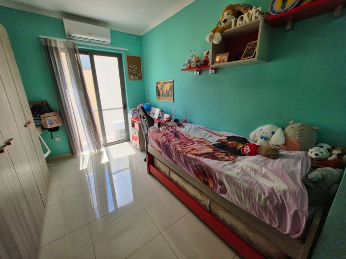 Image No.11-3 Bed Property for sale