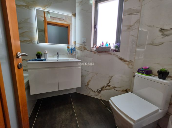 Image No.15-3 Bed Property for sale