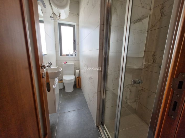 Image No.17-3 Bed Property for sale