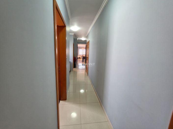 Image No.18-3 Bed Property for sale