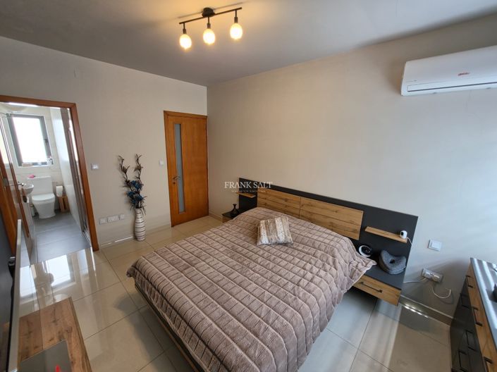 Image No.8-3 Bed Property for sale