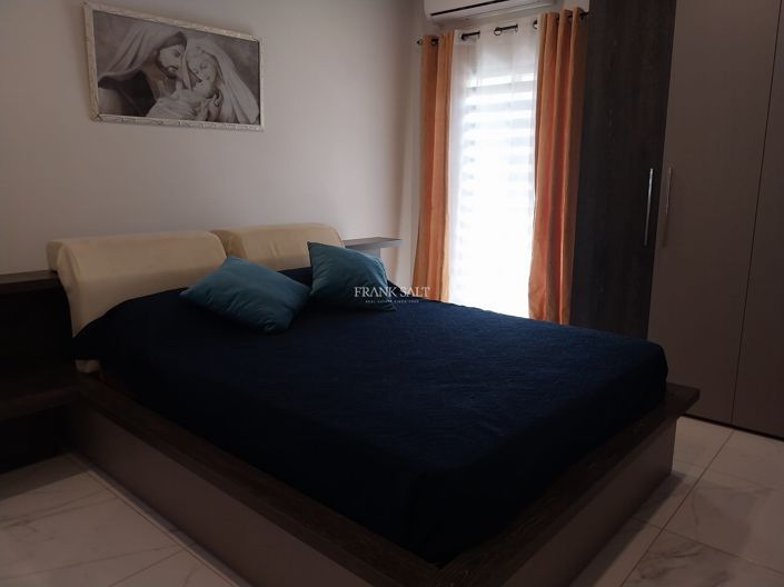 Image No.10-3 Bed Property for sale