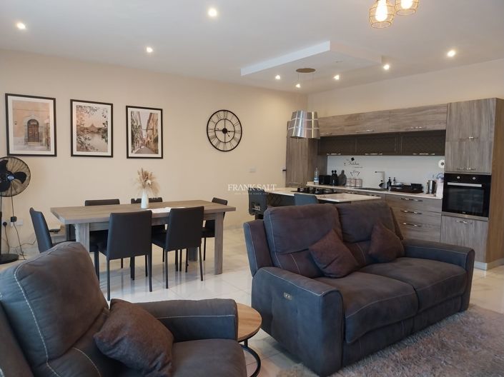Image No.3-3 Bed Property for sale