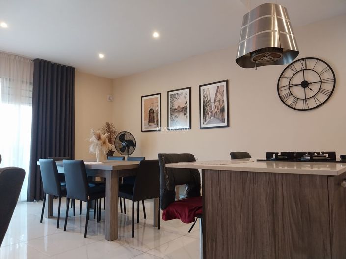 Image No.4-3 Bed Property for sale