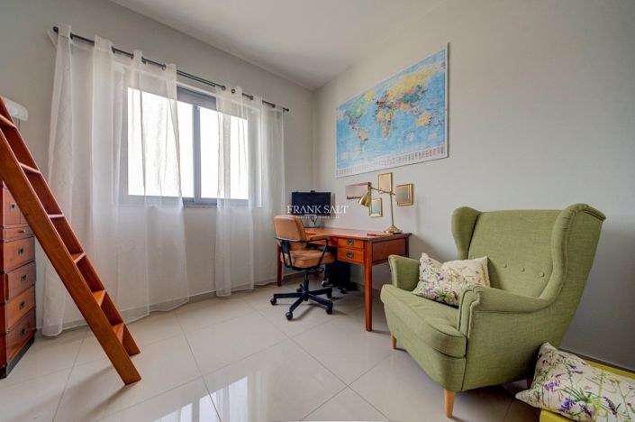 Image No.11-3 Bed Property for sale
