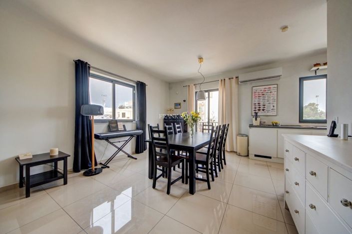 Image No.5-3 Bed Property for sale