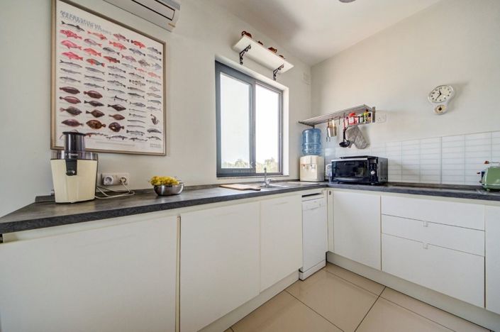 Image No.6-3 Bed Property for sale