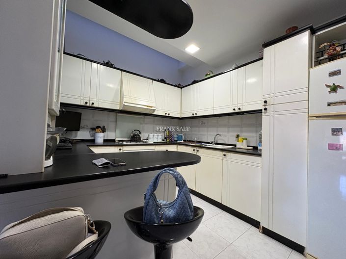 Image No.2-3 Bed Property for sale