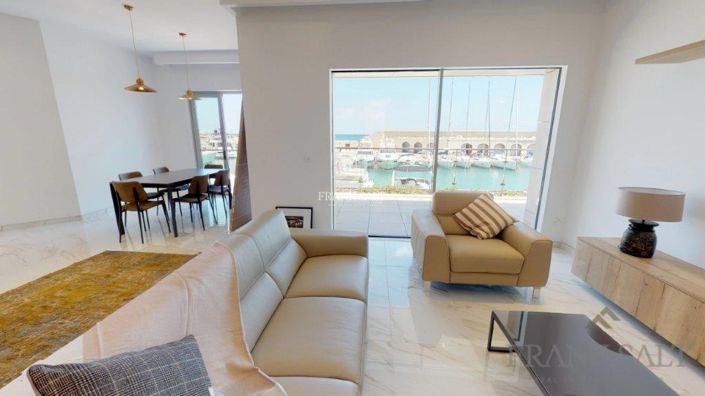 Image No.15-2 Bed Property for sale