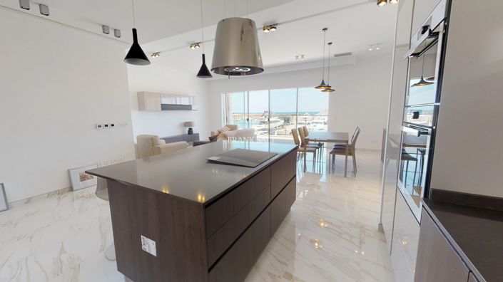 Image No.2-2 Bed Property for sale