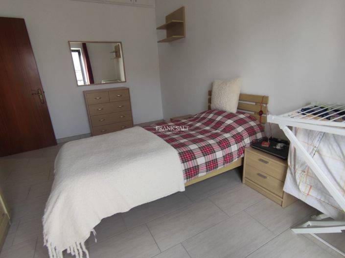 Image No.6-3 Bed Property for sale
