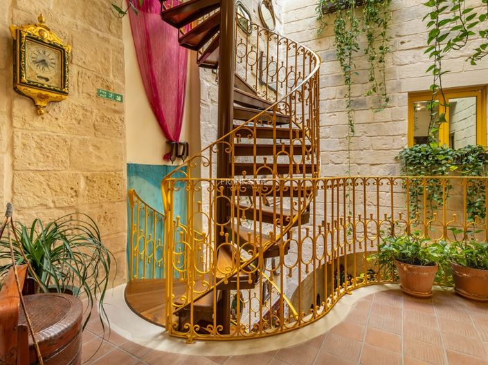 Image No.3-4 Bed Property for sale