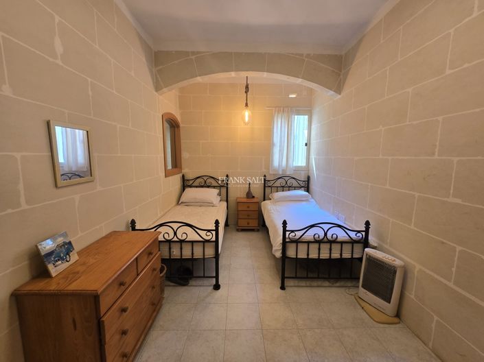 Image No.11-2 Bed Property for sale