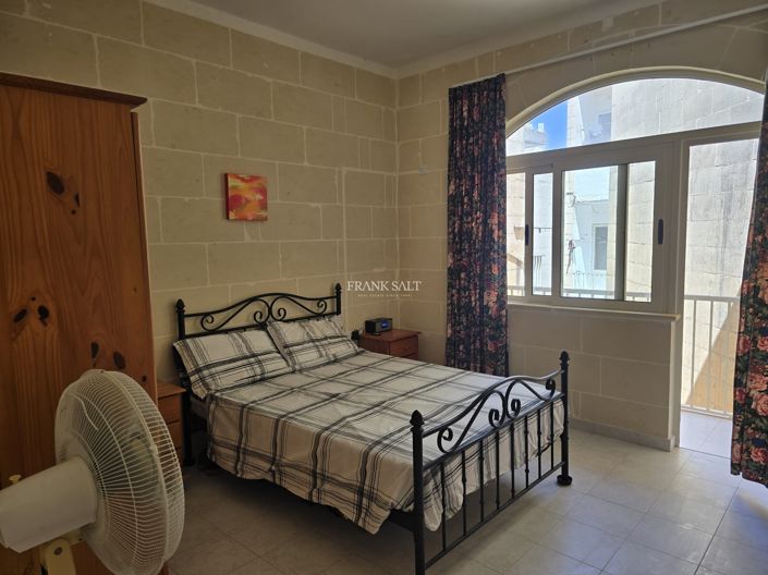 Image No.12-2 Bed Property for sale