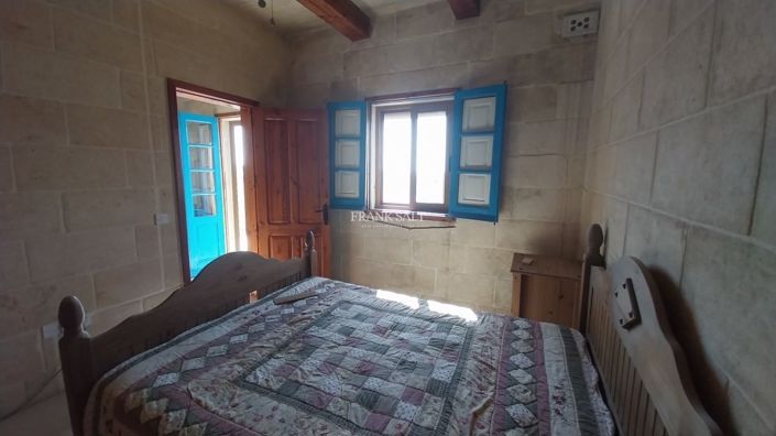 Image No.10-3 Bed Property for sale