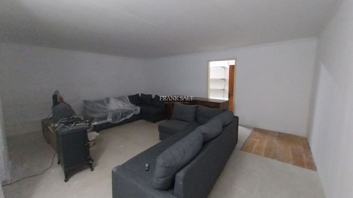 Image No.12-3 Bed Property for sale