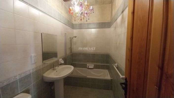 Image No.13-3 Bed Property for sale