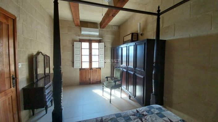 Image No.8-3 Bed Property for sale